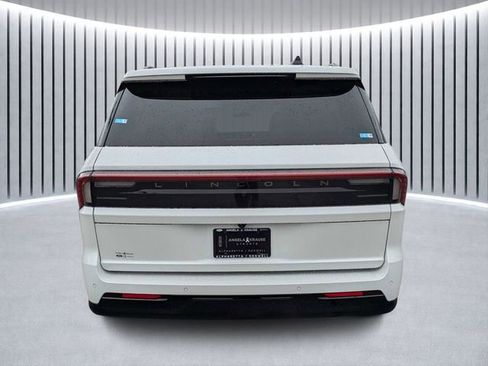 New 2026 Lincoln Navigator L Reserve w/ Jet Appearance Package AWD/4WD image 4