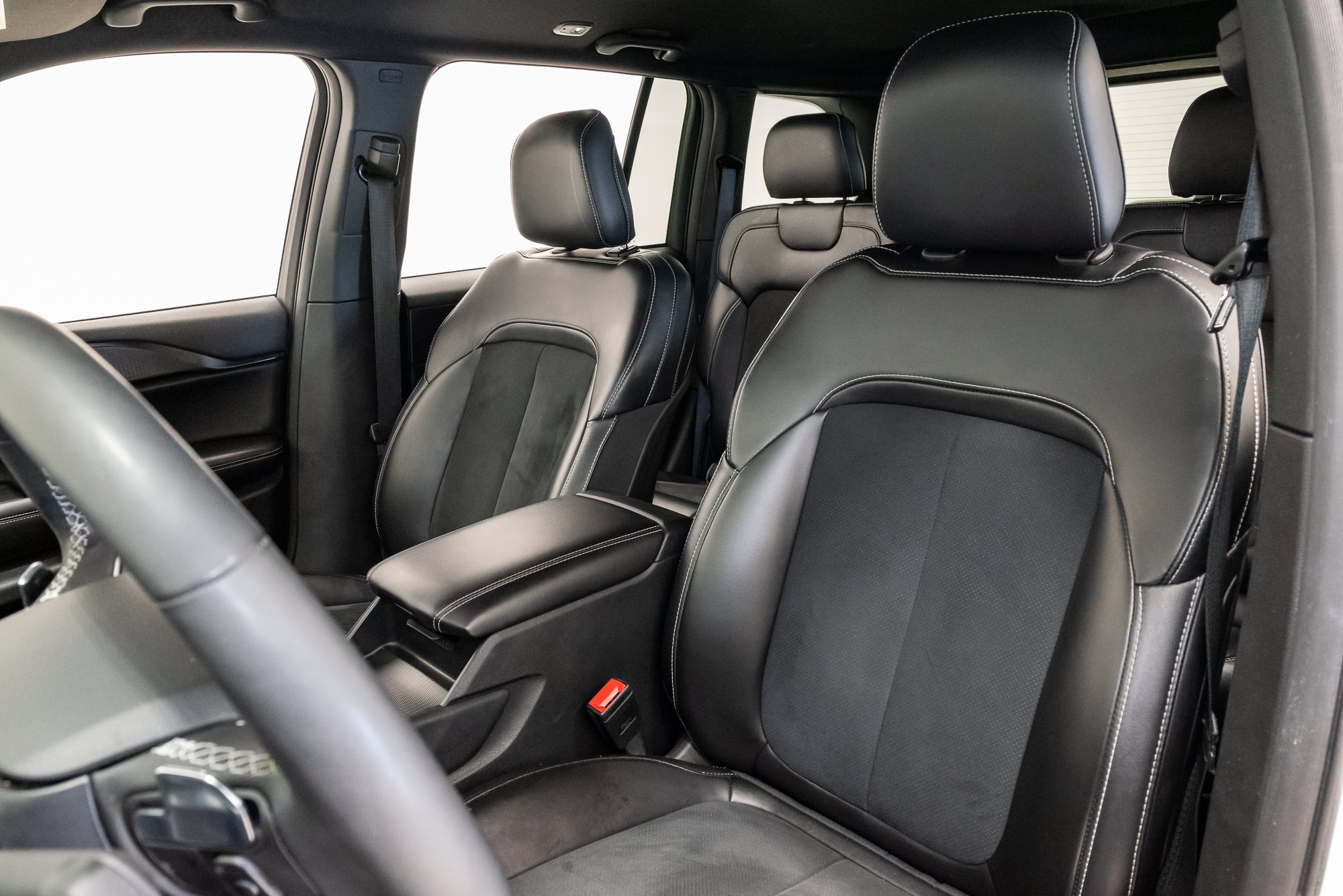 Certified 2025 Jeep Grand Cherokee Altitude AWD/4WD image 9