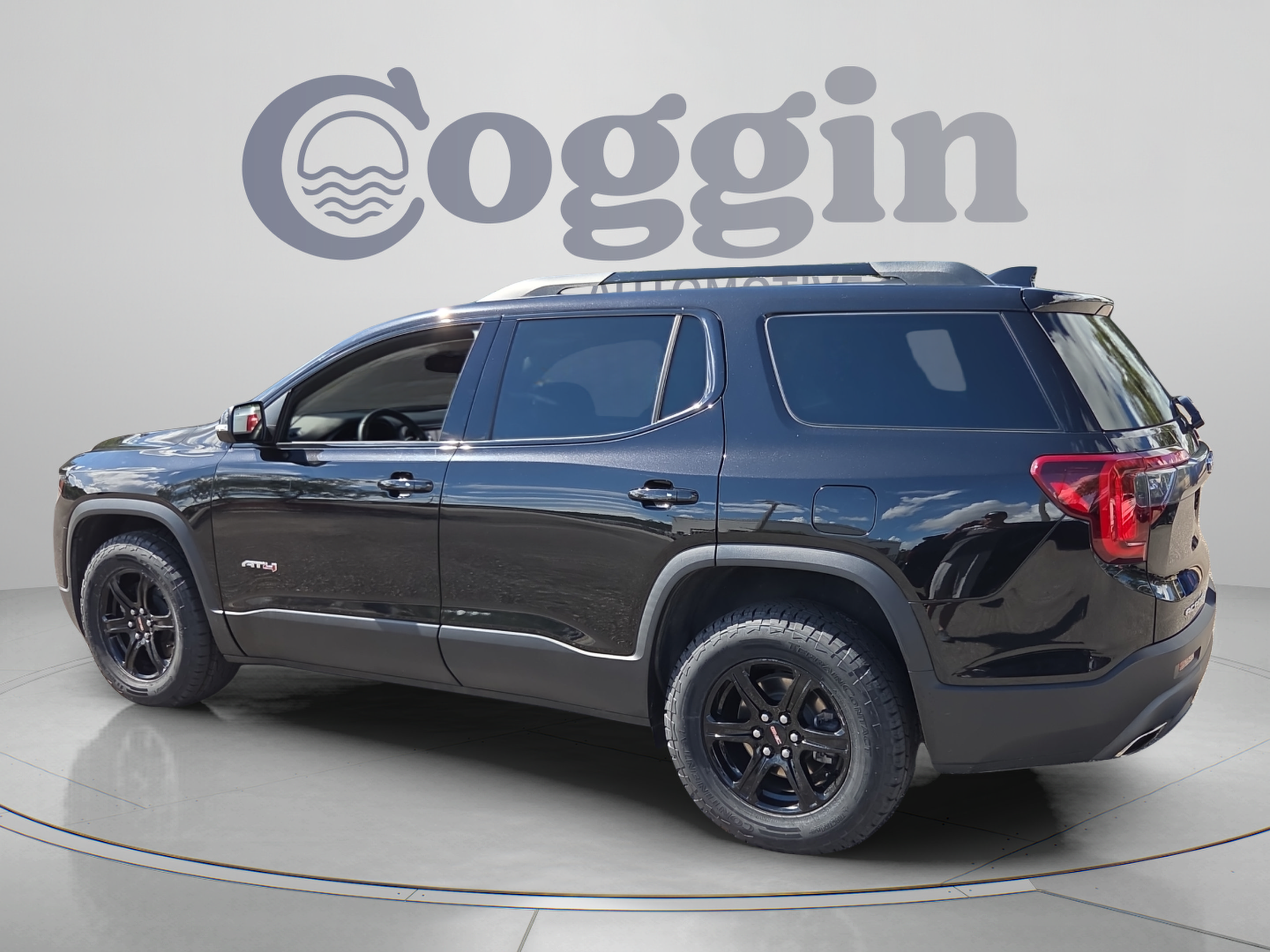 Certified 2023 GMC Acadia AT4 w/ Technology Package AWD/4WD image 3