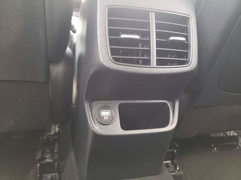 Certified 2021 Kia Seltos SX w/ SX Sunroof Package AWD/4WD image 17