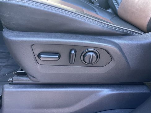 Used 2020 Chevrolet Silverado 1500 High Country w/ Technology Package image 21