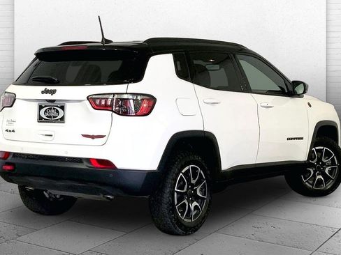 Used 2025 Jeep Compass Trailhawk AWD/4WD image 13