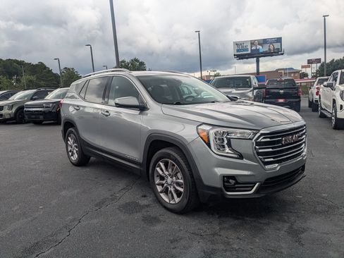 Used 2023 GMC Terrain SLT w/ Infotainment Package II AWD/4WD image 3