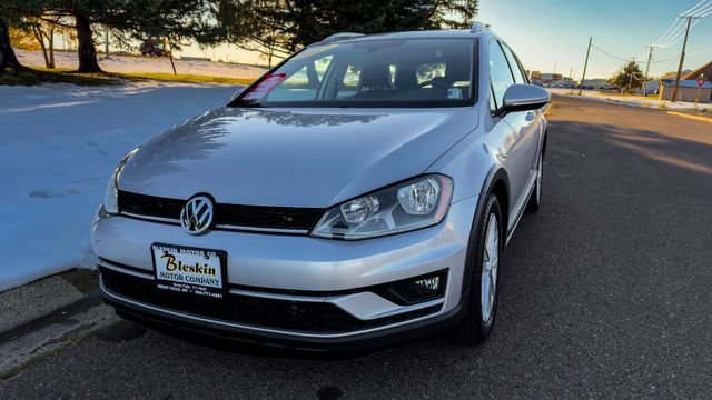 Used 2017 Volkswagen Golf Alltrack SE AWD/4WD image 1