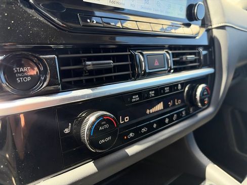 Used 2025 Nissan Pathfinder SL w/ Lighting Package (N92) AWD/4WD image 17