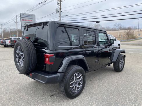 Certified 2025 Jeep Wrangler Unlimited Sahara AWD/4WD image 3