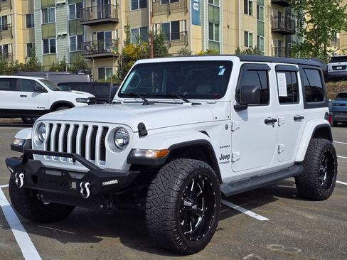 Used 2020 Jeep Wrangler Unlimited Sahara w/ Uconnect 4C Nav & Sound Group AWD/4WD image 4