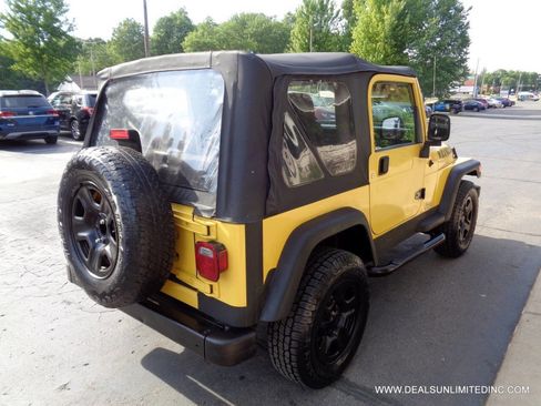 Used 2004 Jeep Wrangler SE w/ Full Face Tire & Wheel Group AWD/4WD image 3
