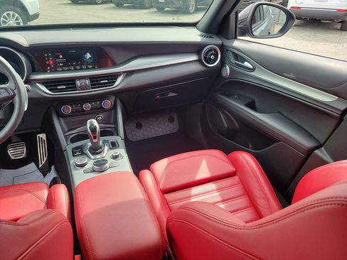 Used 2025 Alfa Romeo Stelvio Sprint AWD/4WD image 13