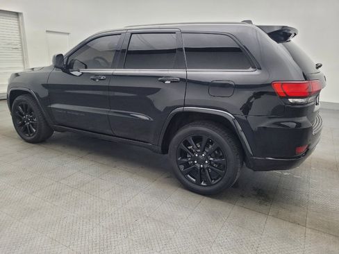 Used 2018 Jeep Grand Cherokee Altitude image 3