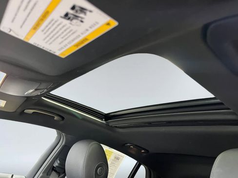 Used 2023 Mercedes-Benz GLC 300 4MATIC image 11