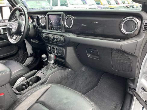 Used 2022 Jeep Wrangler Unlimited Sahara AWD/4WD image 43
