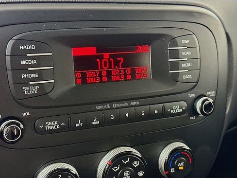 Used 2015 Kia Soul image 14