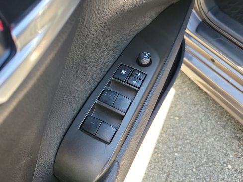 Used 2023 Toyota Camry SE FWD image 14