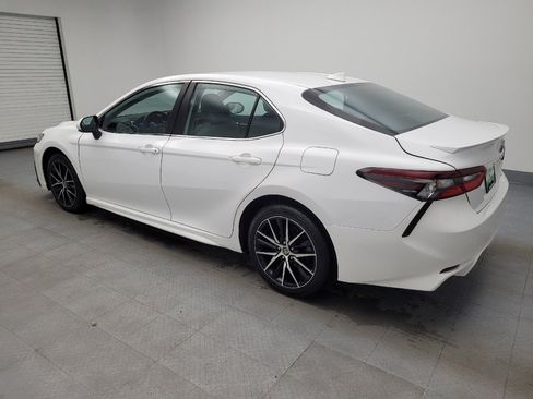 Used 2022 Toyota Camry SE image 3