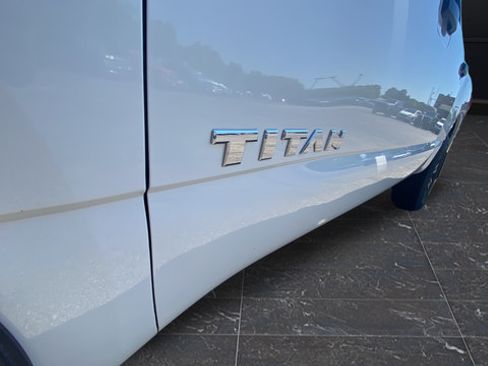 Used 2022 Nissan Titan SV AWD/4WD image 30