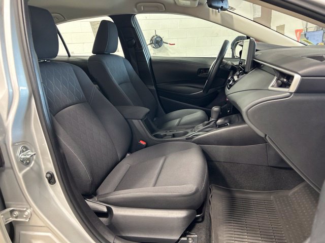 Used 2025 Toyota Corolla LE FWD image 12