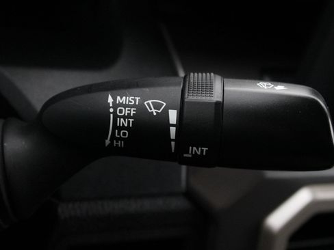 Used 2025 Toyota Tacoma SR5 AWD/4WD image 30