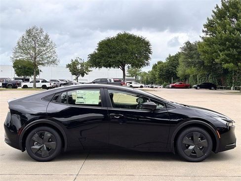 New 2026 Toyota Prius LE image 3
