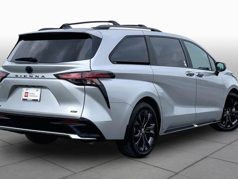 Used 2025 Toyota Sienna XSE w/ XSE Plus Package FWD image 13