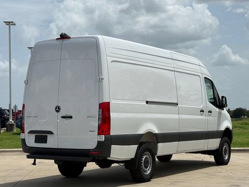Used 2025 Mercedes-Benz Sprinter 2500 image 5