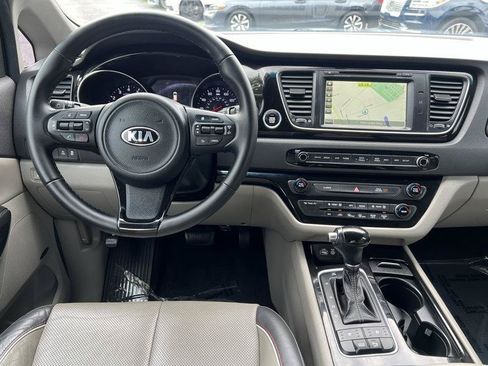 Used 2015 Kia Sedona SX FWD image 16