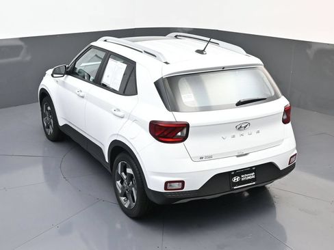 Certified 2026 Hyundai Venue SEL FWD image 19