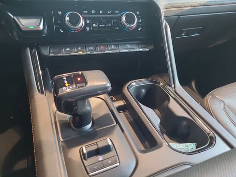 Used 2022 GMC Sierra 1500 AT4 w/ AT4 Preferred Package AWD/4WD image 17