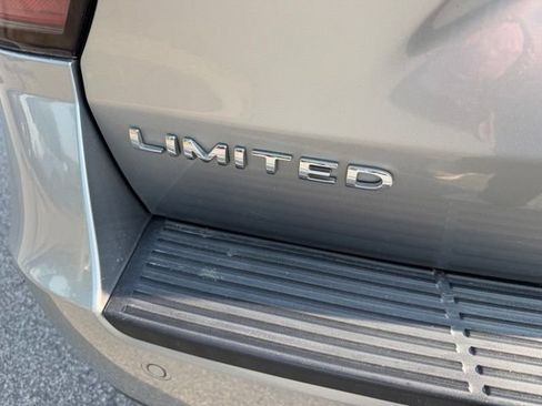 Used 2020 Ford Expedition Limited RWD image 9