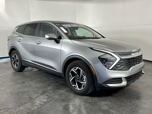 Used 2024 Kia Sportage LX image 2