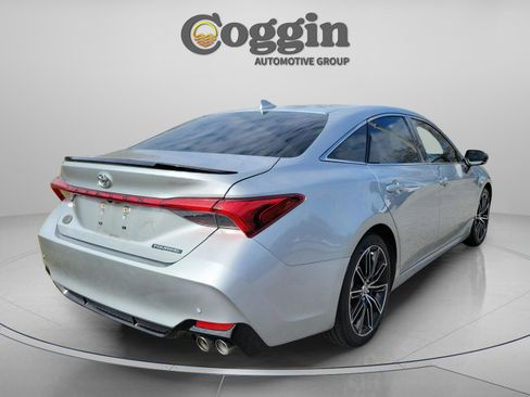Used 2022 Toyota Avalon Touring image 7