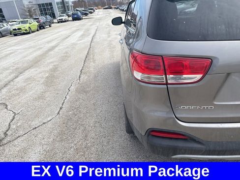 Used 2016 Kia Sorento EX w/ EX Premium Package image 4