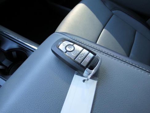 Used 2022 Ford F150 Lariat w/ Equipment Group 502A High image 40