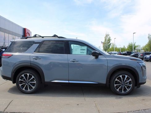 New 2026 Nissan Pathfinder Platinum AWD/4WD image 3
