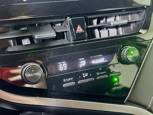 Used 2021 Toyota Camry SE image 26