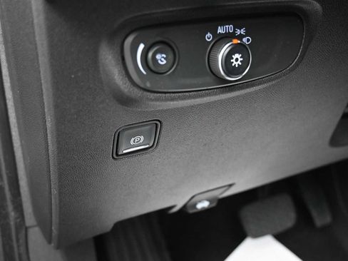 Used 2020 GMC Terrain SLE w/ Driver Convenience Package AWD/4WD image 9