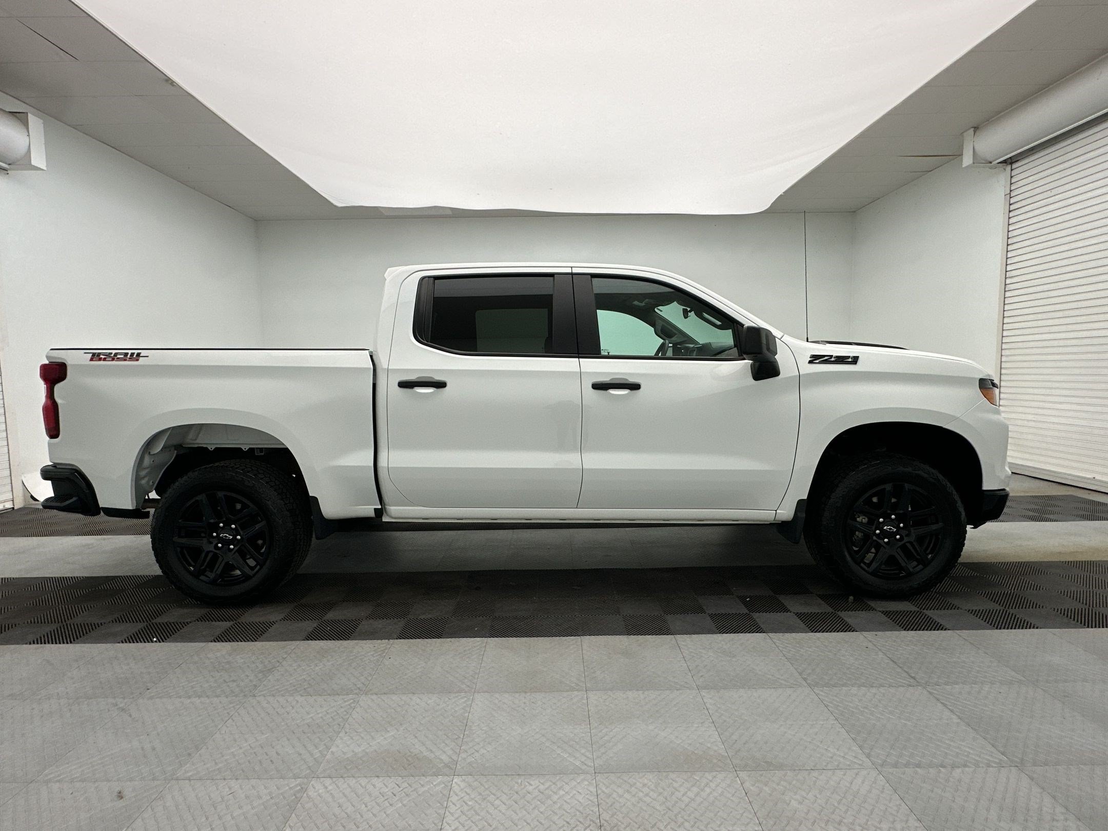Certified 2026 Chevrolet Silverado 1500 Custom Trail Boss w/ LPO, Dark Essentials Package AWD/4WD image 8