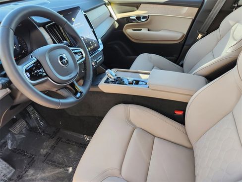 New 2026 Volvo XC90 B6 Plus w/ Protection Package image 7