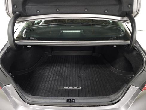 Used 2019 Toyota Camry XSE image 7