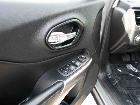 Used 2022 Jeep Cherokee Latitude Lux image 7