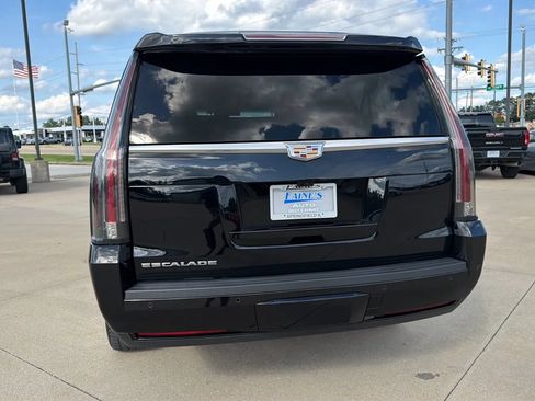 Used 2019 Cadillac Escalade ESV Premium Luxury AWD/4WD image 11