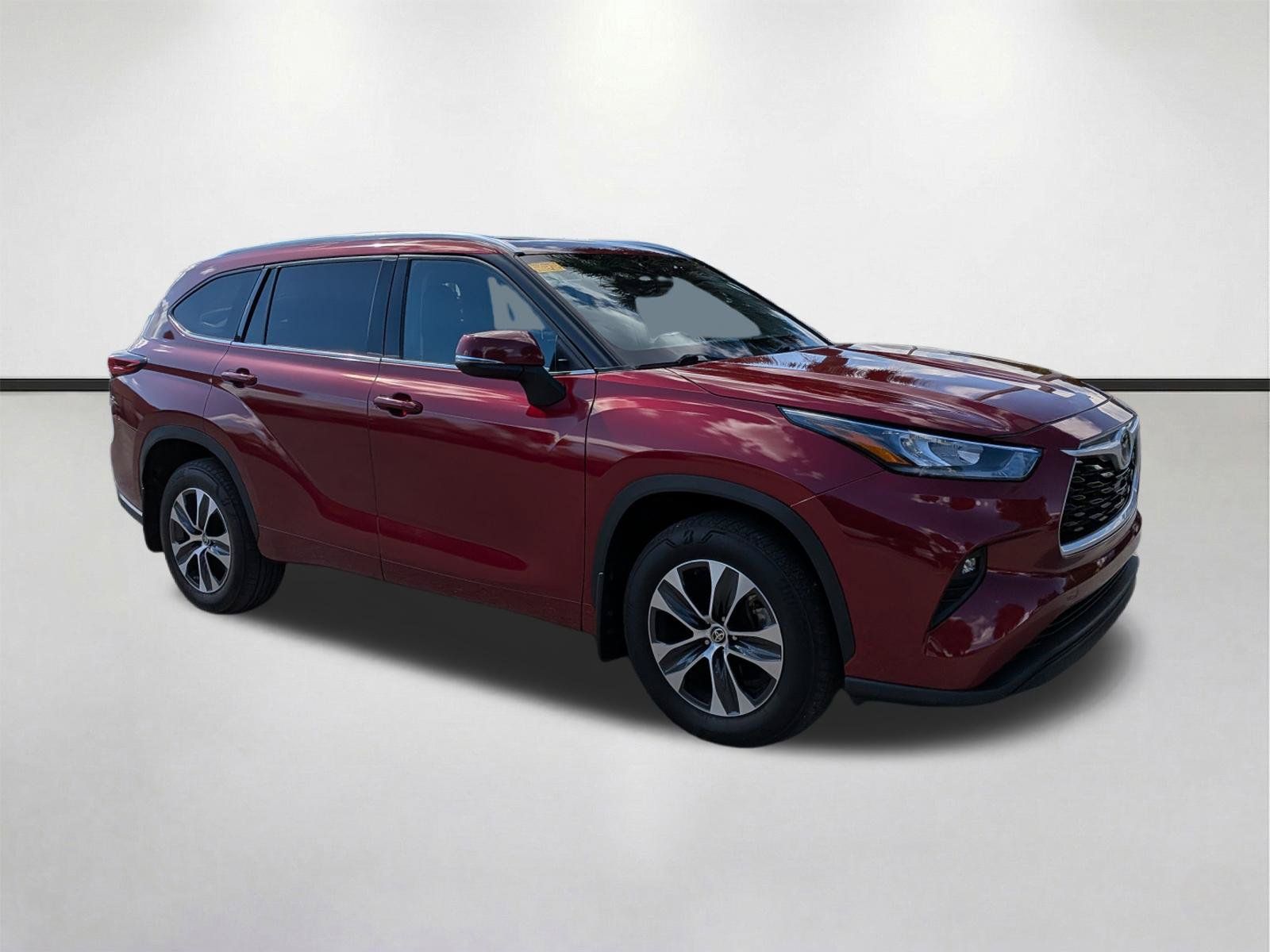 Used 2020 Toyota Highlander XLE AWD/4WD image 1