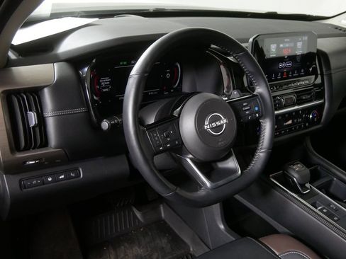 Used 2023 Nissan Pathfinder Platinum AWD/4WD image 13