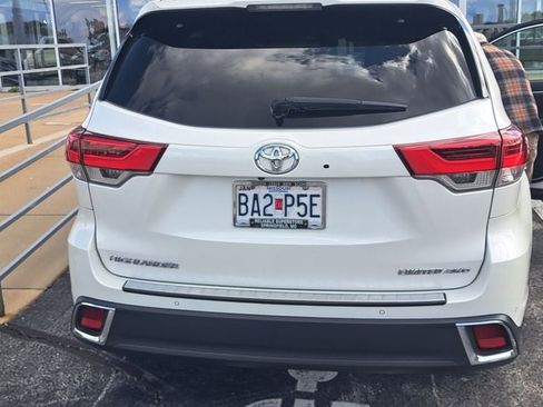 Certified 2019 Toyota Highlander Limited Platinum w/ Protection Package #3 AWD/4WD image 12