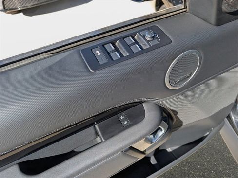 Used 2022 Land Rover Discovery S R-Dynamic image 18