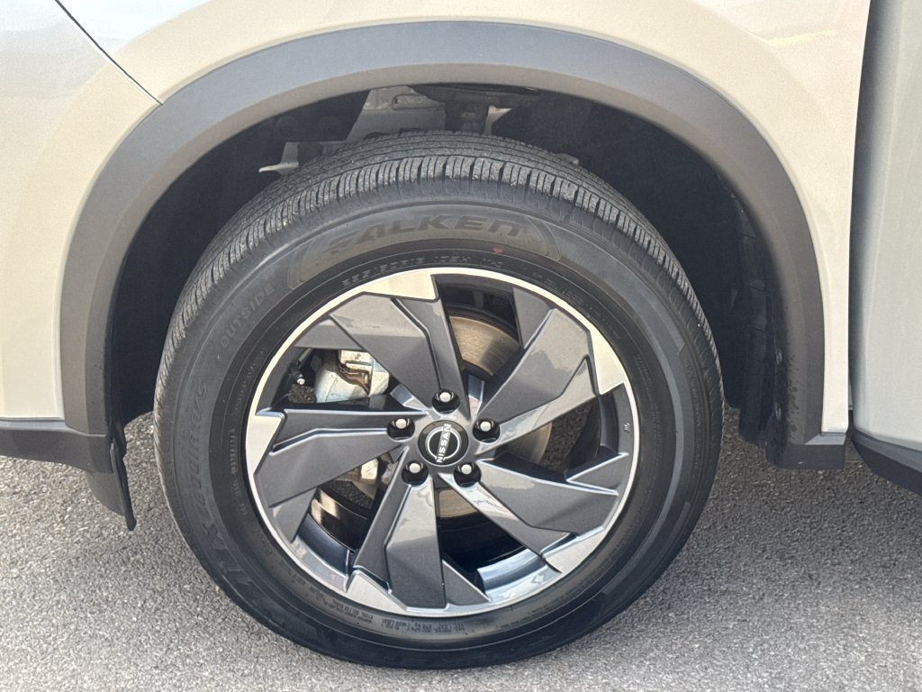 Used 2025 Nissan Rogue SV FWD image 22