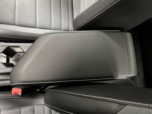 Used 2025 Volkswagen Jetta SE image 20