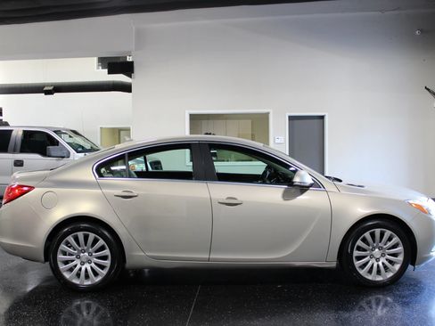 Used 2012 Buick Regal Leather FWD image 2