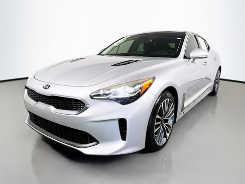 Used 2018 Kia Stinger Premium image 10