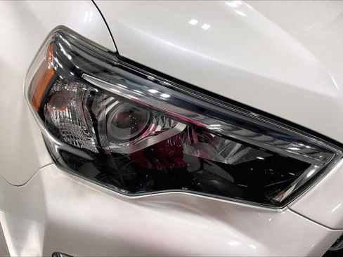 Used 2018 Toyota 4Runner Limited image 28